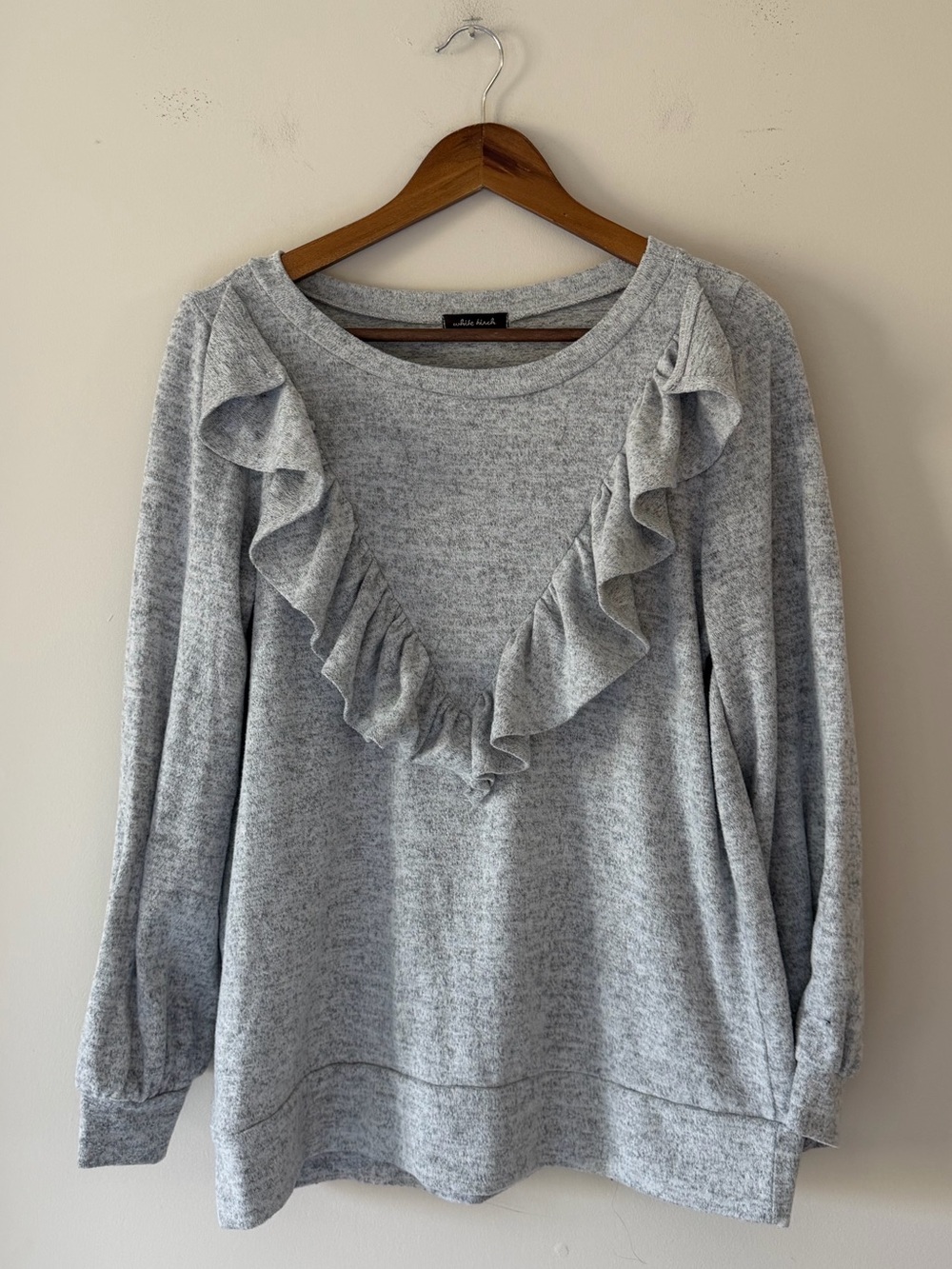 White Birch Heather Gray Ruffle V-Neck Crewneck Sweater Size Medium